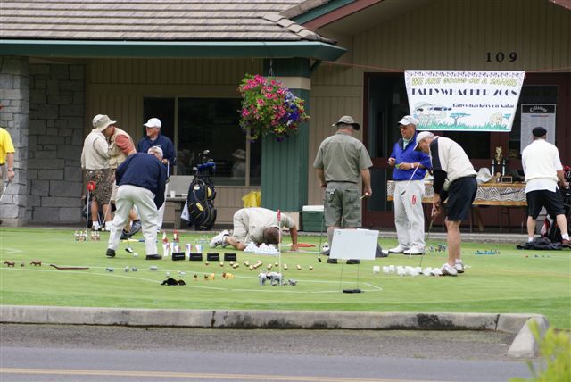 gal/2008_gallery/Putting for the Grand Putter Whacker.jpg